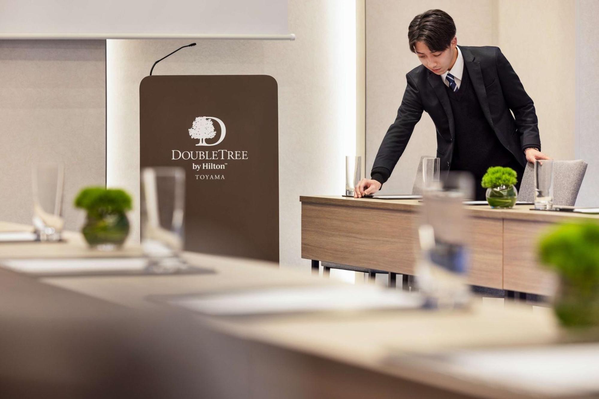 Doubletree By Hilton Toyama Hotell Exteriör bild